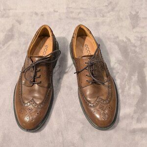 ecco authentic Oxford laced brown shoes Like new Size 42